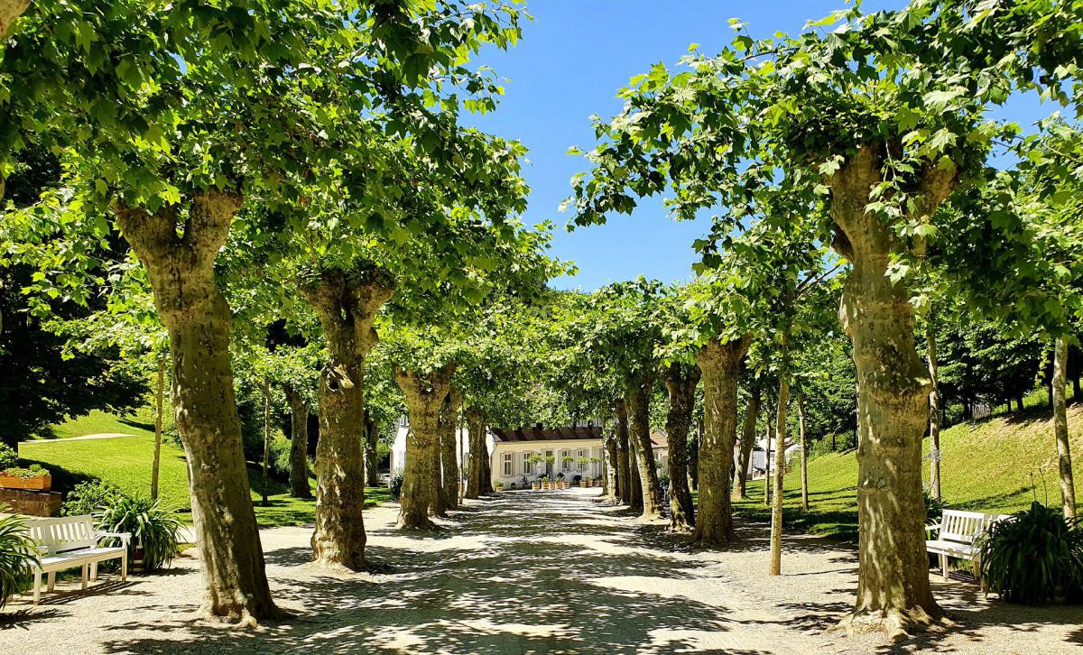 Der Staatspark ist täglich geöffnet und frei zugänglich.